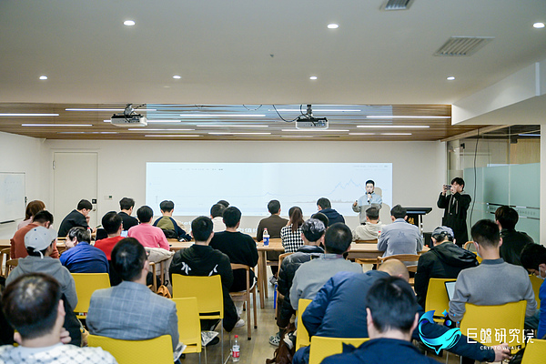 Nouns DAO再陷分叉风波：当去中心化自治遭遇资金管理困境